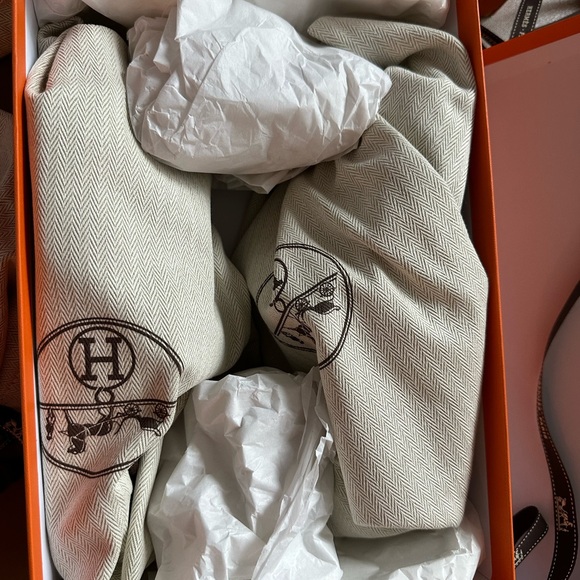 Hermes Chypre sandals in velvet suede size 37 color Orange Canyon - Picture 9 of 9